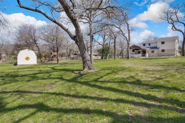 132 S Briaroaks Road, Burleson, TX 76028
