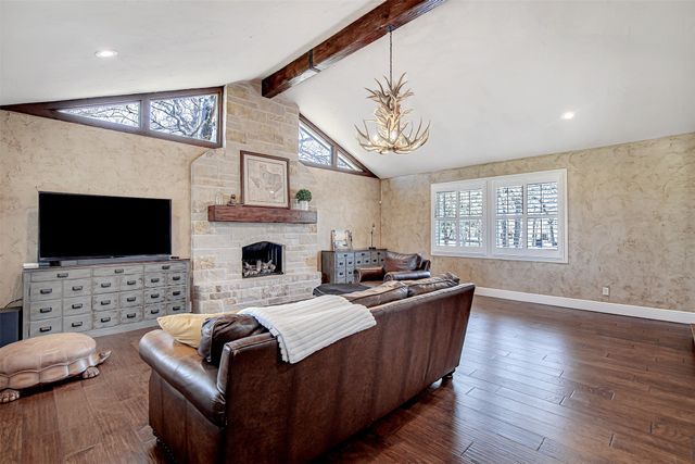 132 S Briaroaks Road, Burleson, TX 76028