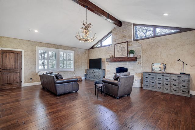 132 S Briaroaks Road, Burleson, TX 76028