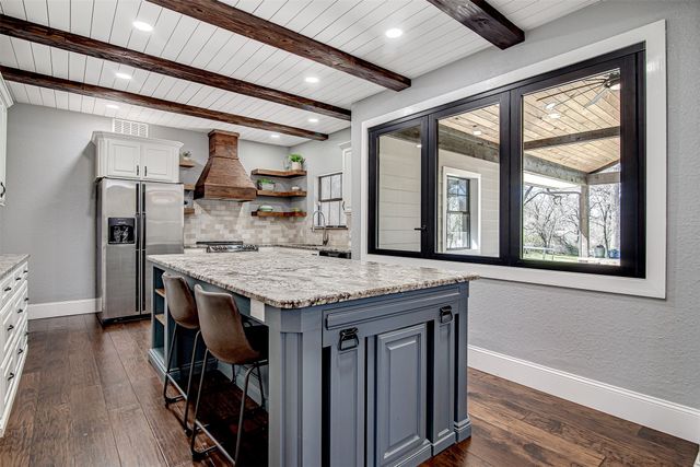 132 S Briaroaks Road, Burleson, TX 76028