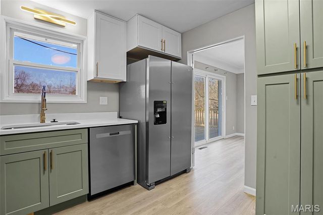 46 W Beacon Hill Road, Fairview Heights, IL 62208