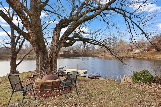 46 W Beacon Hill Road, Fairview Heights, IL 62208