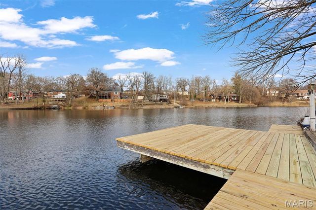 46 W Beacon Hill Road, Fairview Heights, IL 62208