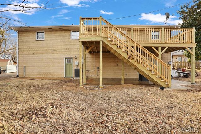 46 W Beacon Hill Road, Fairview Heights, IL 62208