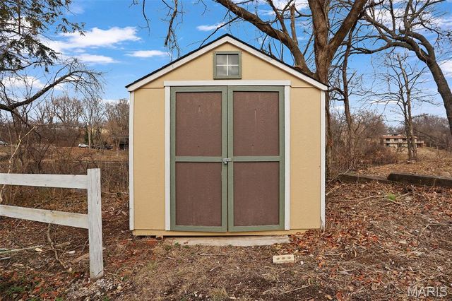 46 W Beacon Hill Road, Fairview Heights, IL 62208