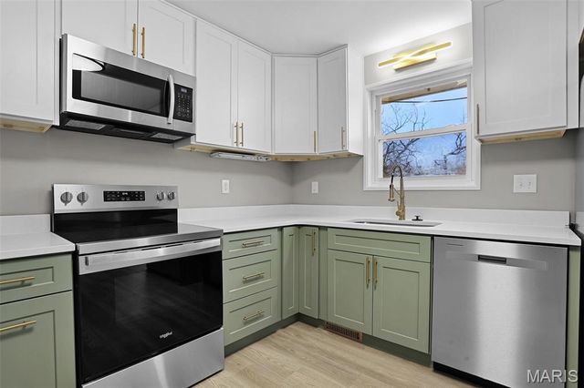 46 W Beacon Hill Road, Fairview Heights, IL 62208