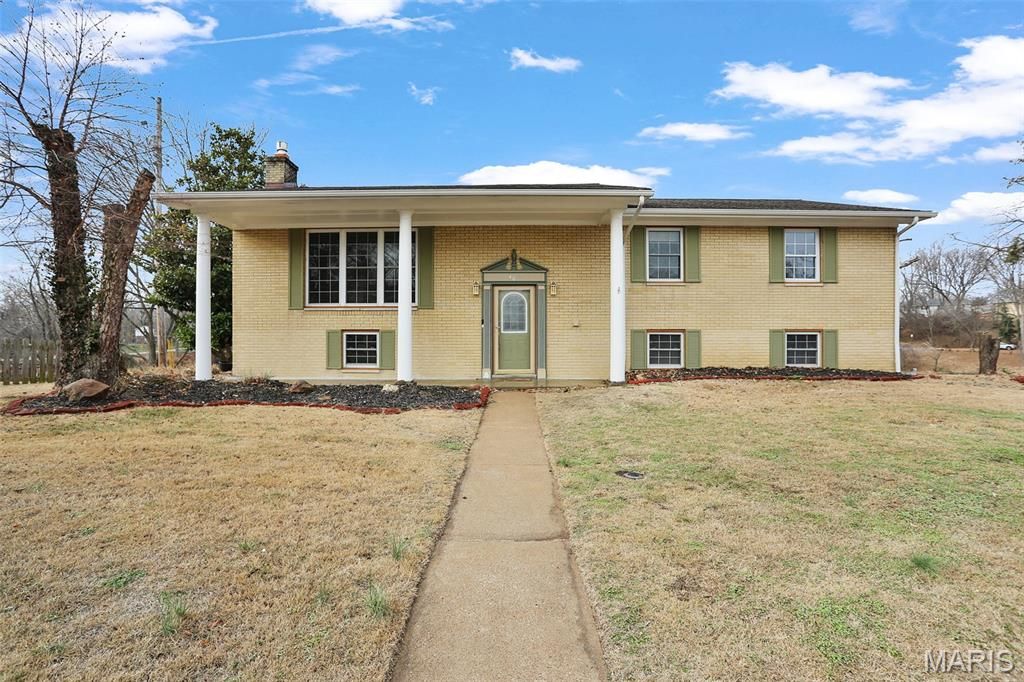 46 W Beacon Hill Road, Fairview Heights, IL 62208