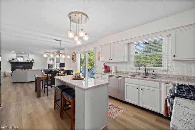945 Red Tailed Lane, Amherst, OH 44001