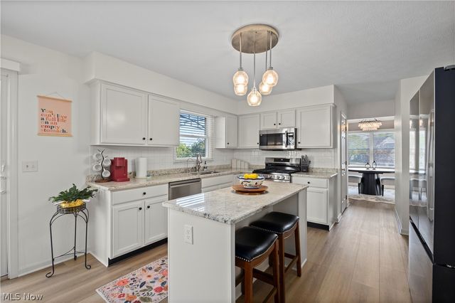 945 Red Tailed Lane, Amherst, OH 44001