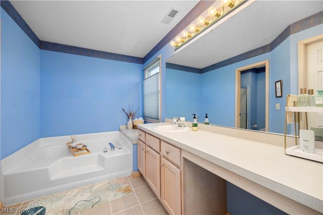 945 Red Tailed Lane, Amherst, OH 44001