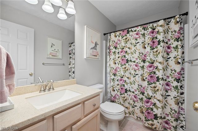 945 Red Tailed Lane, Amherst, OH 44001