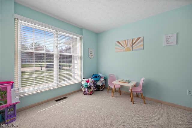 945 Red Tailed Lane, Amherst, OH 44001