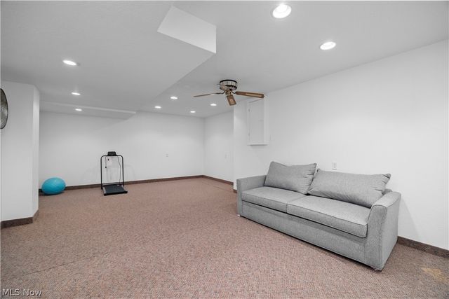 945 Red Tailed Lane, Amherst, OH 44001