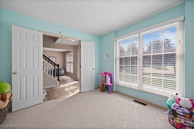 945 Red Tailed Lane, Amherst, OH 44001