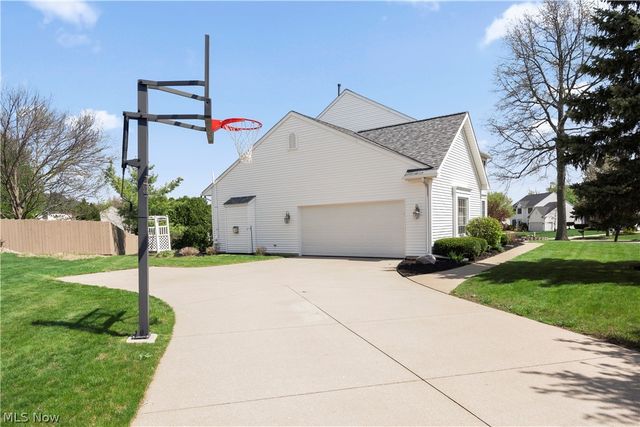 945 Red Tailed Lane, Amherst, OH 44001