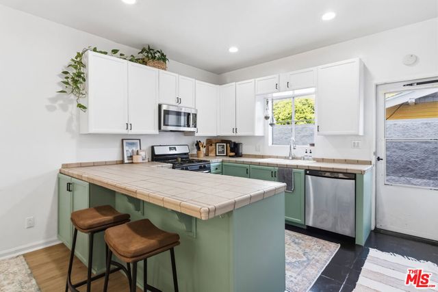 856 W Beach Avenue 16, Inglewood, CA 90302