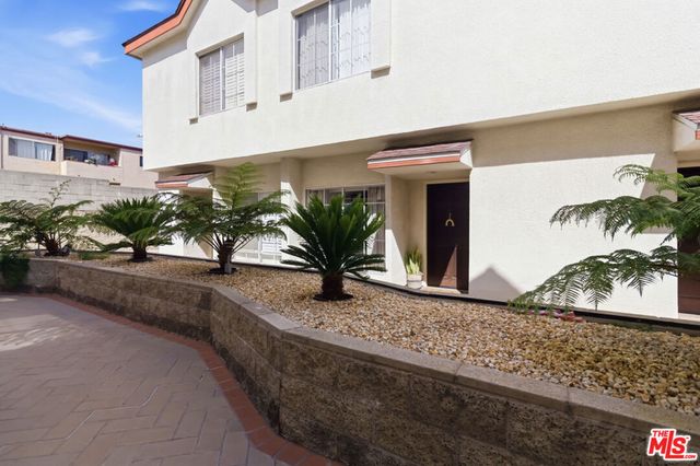 856 W Beach Avenue 16, Inglewood, CA 90302