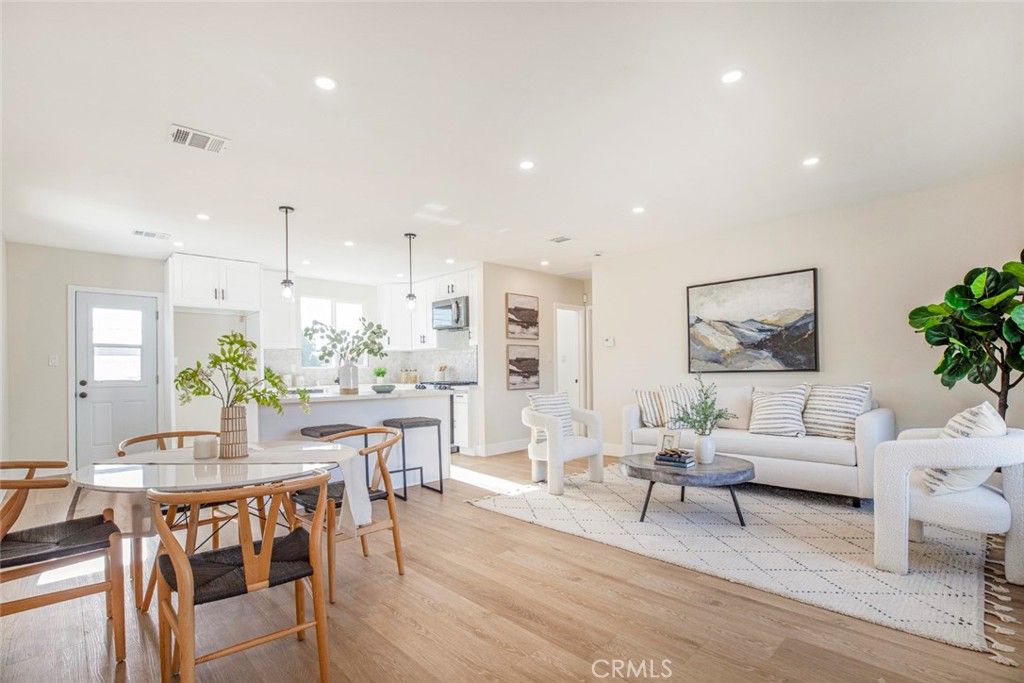 Image 12 of property listing at 8881 Morehart Avenue, Sun Valley, CA 91352