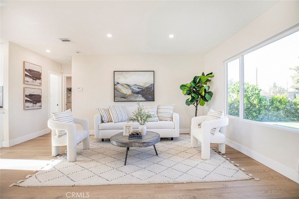 Image 13 of property listing at 8881 Morehart Avenue, Sun Valley, CA 91352