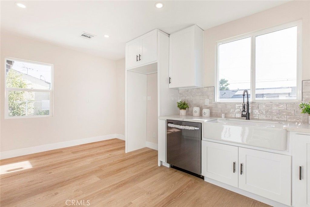 Image 20 of property listing at 8881 Morehart Avenue, Sun Valley, CA 91352