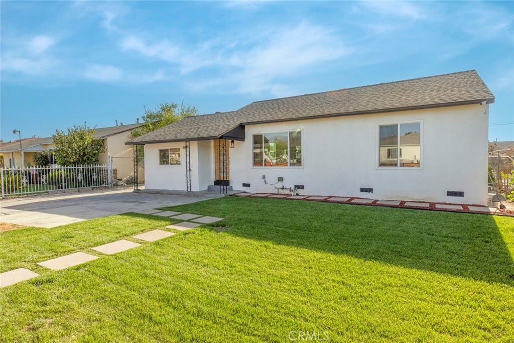 Image 3 of property listing at 8881 Morehart Avenue, Sun Valley, CA 91352