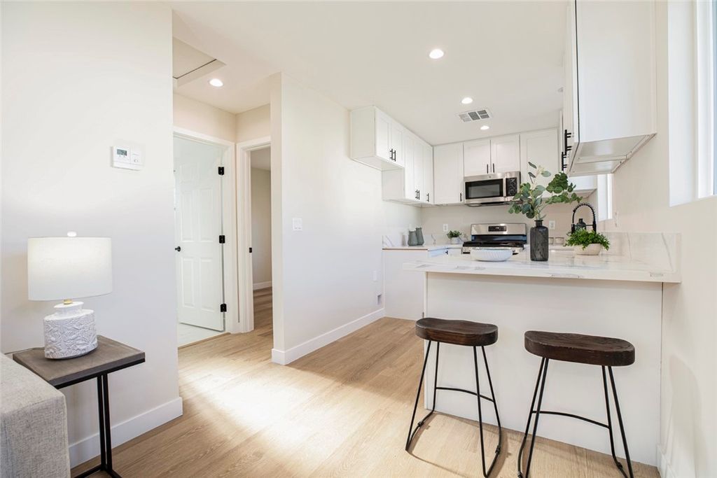 Image 32 of property listing at 8881 Morehart Avenue, Sun Valley, CA 91352