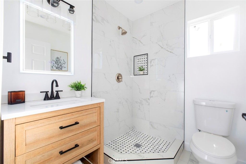 Image 36 of property listing at 8881 Morehart Avenue, Sun Valley, CA 91352