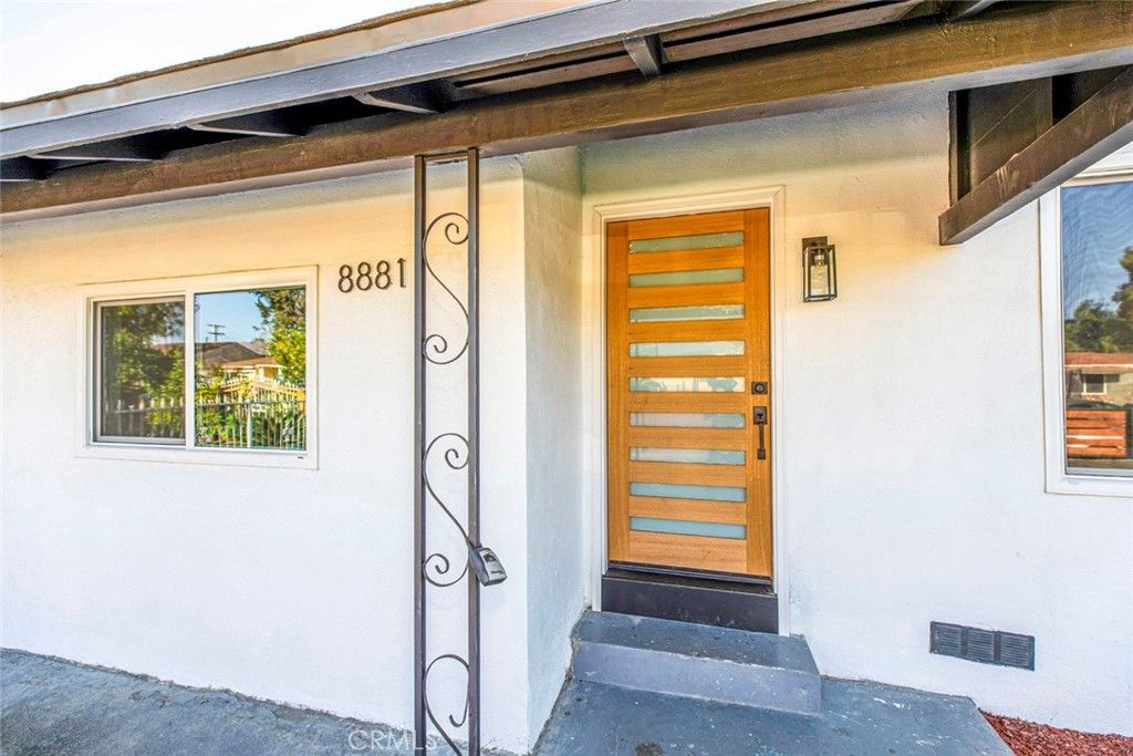 Image 5 of property listing at 8881 Morehart Avenue, Sun Valley, CA 91352