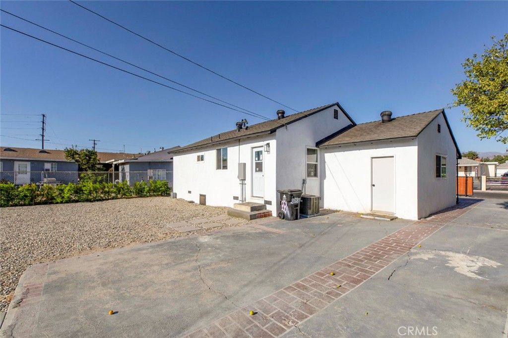 Image 9 of property listing at 8881 Morehart Avenue, Sun Valley, CA 91352