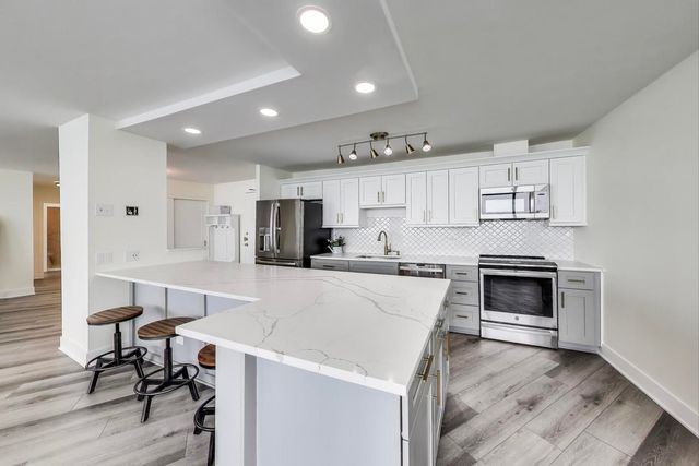 940 W Glenlake Avenue 19C, Chicago, IL 60660