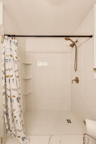 940 W Glenlake Avenue 19C, Chicago, IL 60660