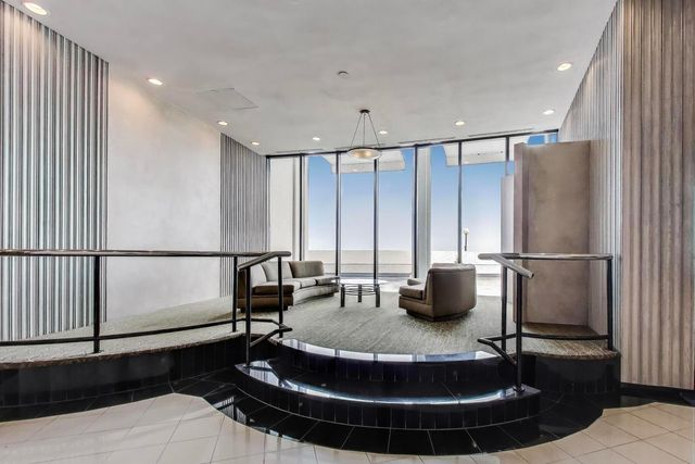 940 W Glenlake Avenue 19C, Chicago, IL 60660