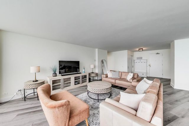 940 W Glenlake Avenue 19C, Chicago, IL 60660