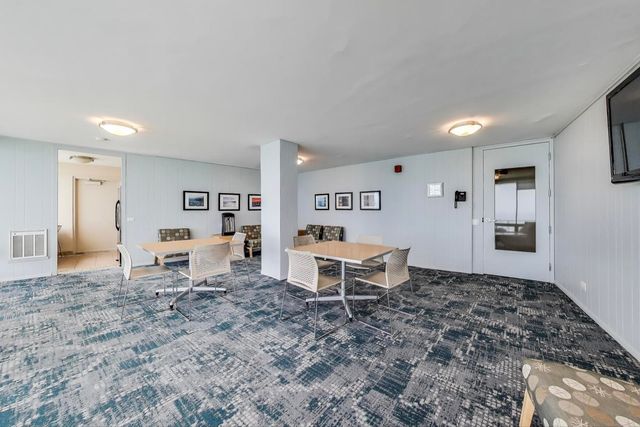 940 W Glenlake Avenue 19C, Chicago, IL 60660