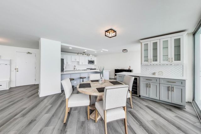 940 W Glenlake Avenue 19C, Chicago, IL 60660