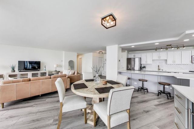 940 W Glenlake Avenue 19C, Chicago, IL 60660