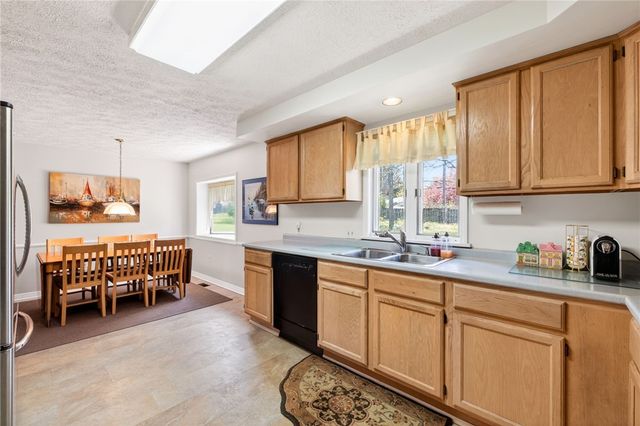 11 Pen-Web Park, Penfield, NY 14580