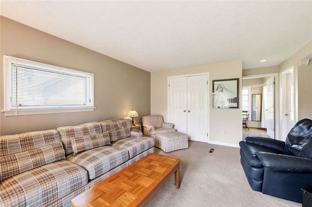 11 Pen-Web Park, Penfield, NY 14580