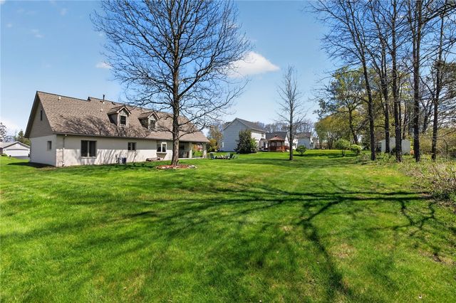 11 Pen-Web Park, Penfield, NY 14580
