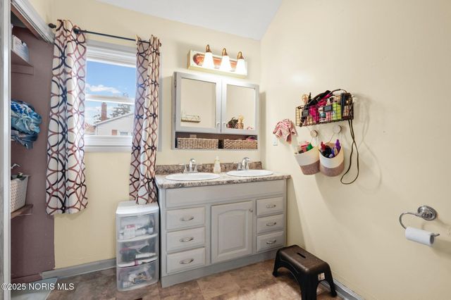 20210 Oak Street, Weston, OH 43569