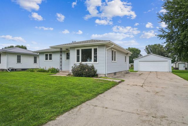 512 Maple Street, Washburn, IA 50702