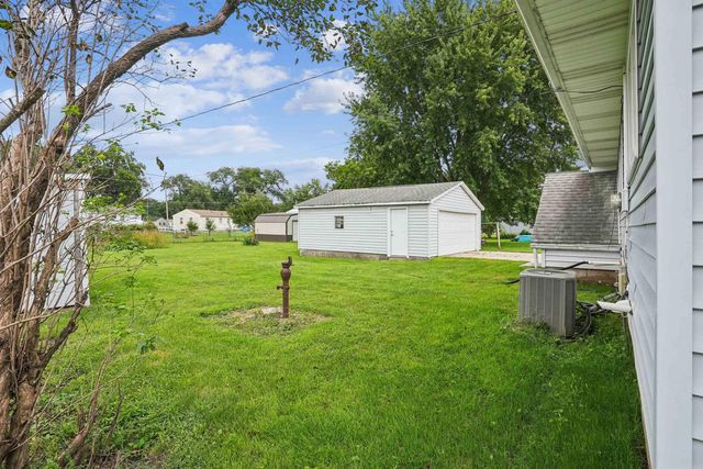 512 Maple Street, Washburn, IA 50702