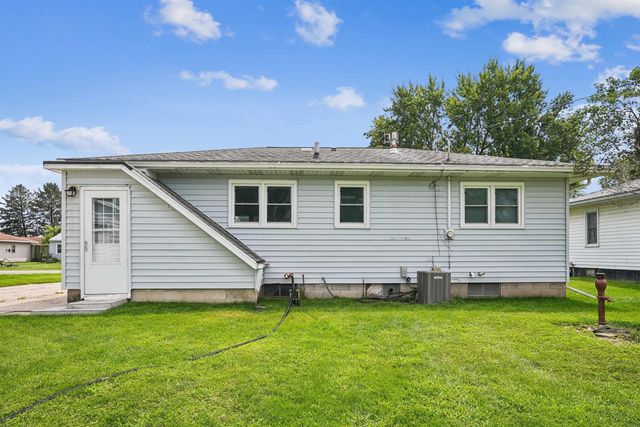 512 Maple Street, Washburn, IA 50702
