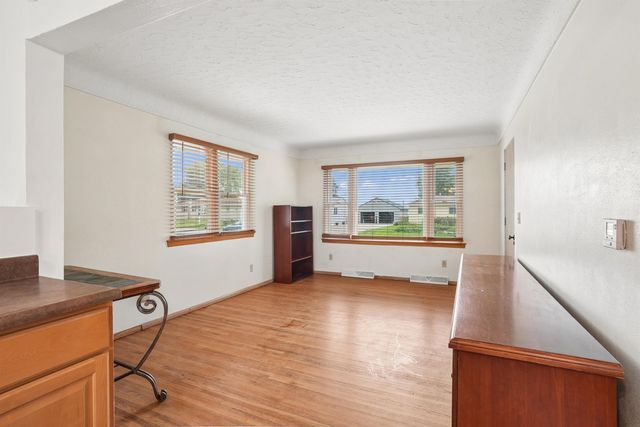 512 Maple Street, Washburn, IA 50702
