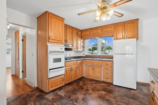 512 Maple Street, Washburn, IA 50702