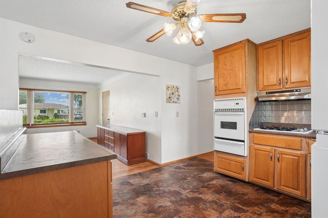 512 Maple Street, Washburn, IA 50702