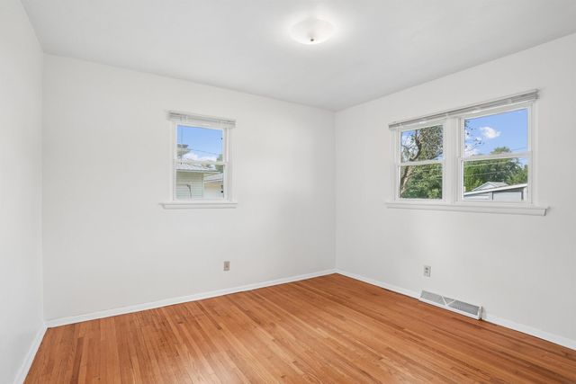 512 Maple Street, Washburn, IA 50702