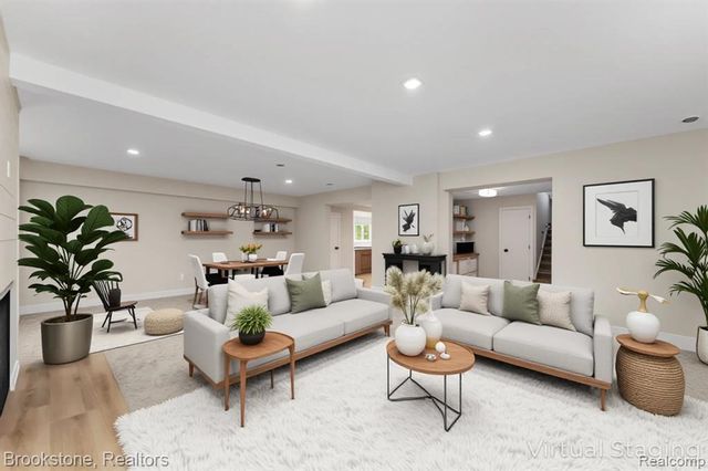 7369 Sweetbriar, West Bloomfield, MI 48324