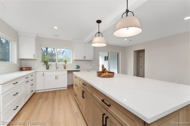 7369 Sweetbriar, West Bloomfield, MI 48324