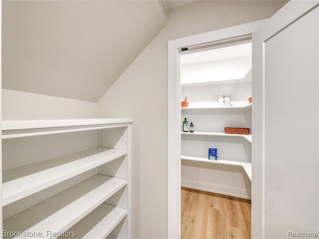 7369 Sweetbriar, West Bloomfield, MI 48324